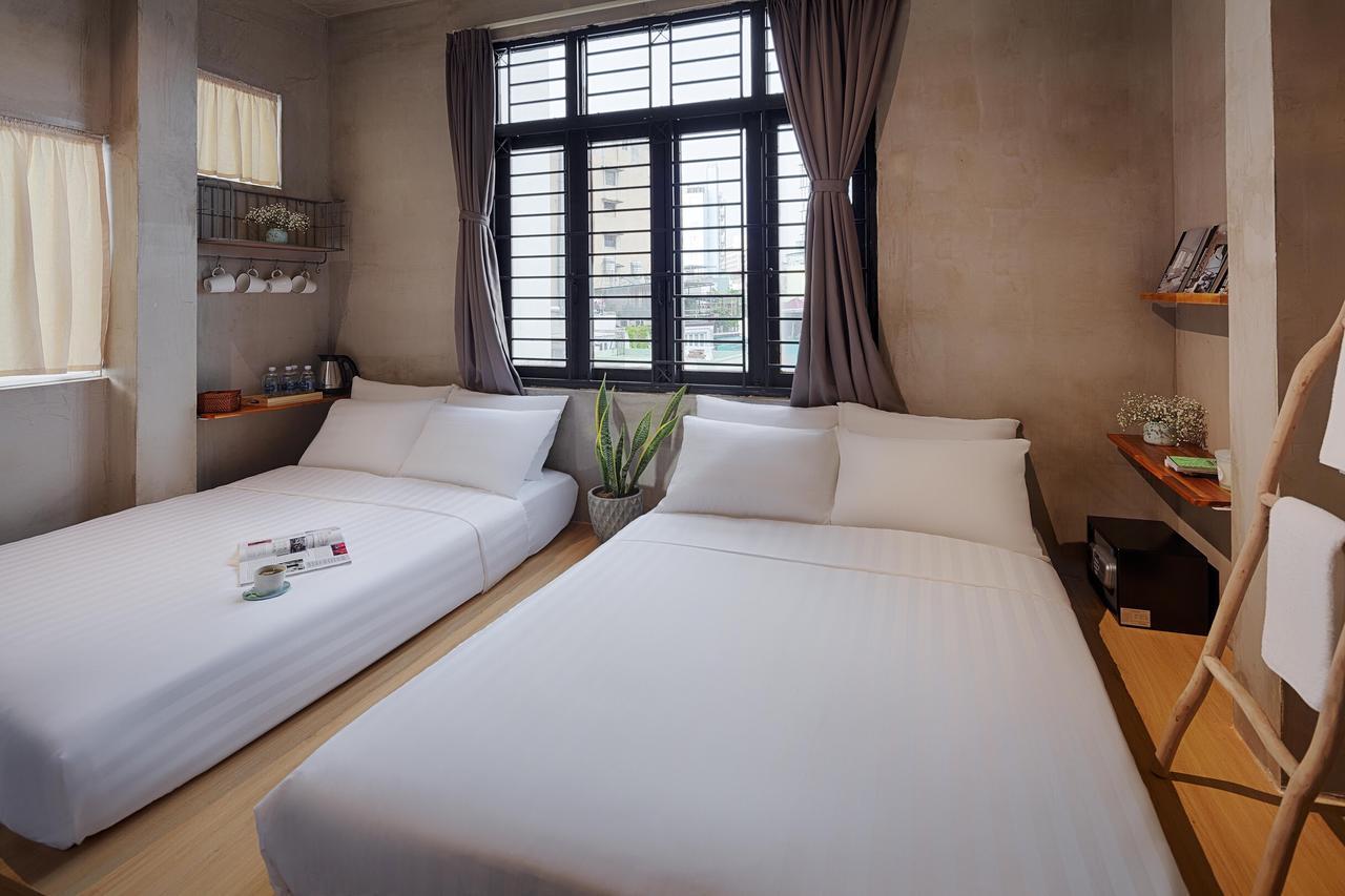 Albergue 9 And Bar