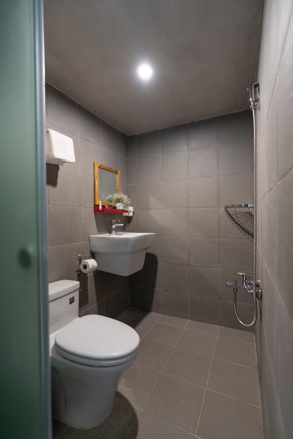 9 And Bar Albergue