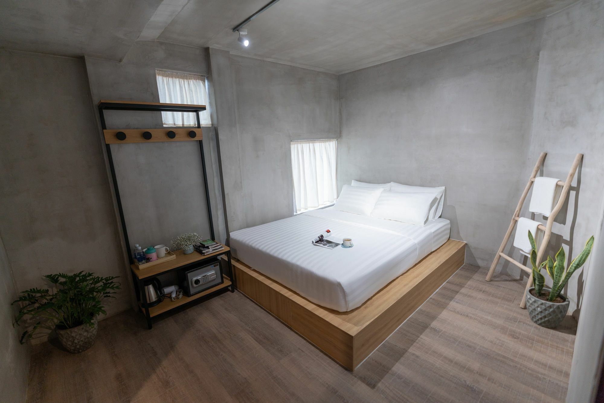 Albergue 9 And Bar